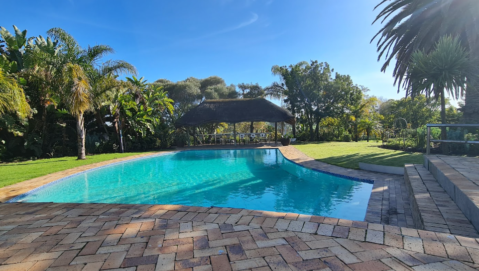 Swimming pool and thatched gazebo at Nativitus